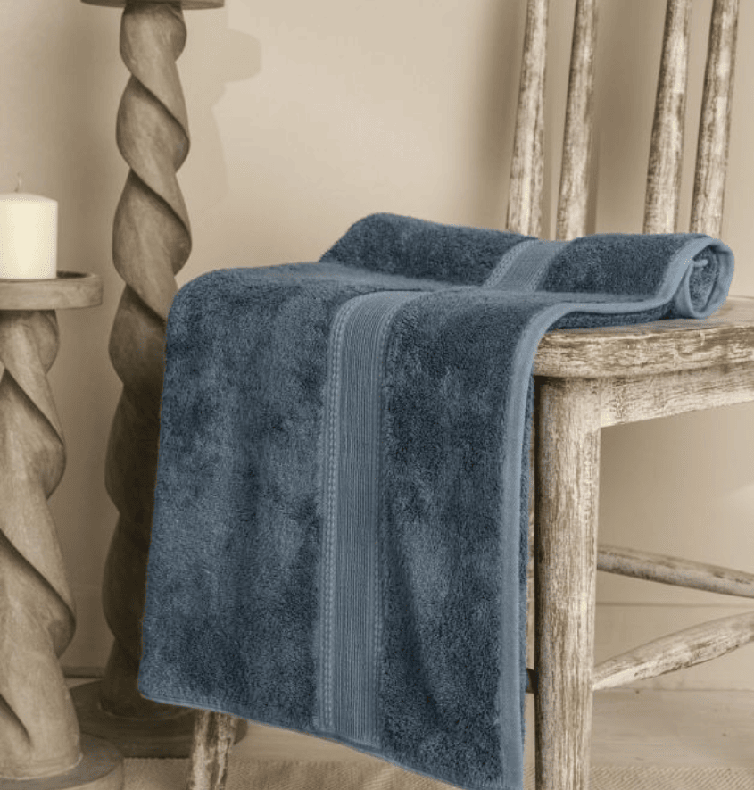 Manufacturer, Exporter, Importer, Supplier, Wholesaler, Retailer, Trader of Bath Towel - 650gsm Blue in New Delhi, Delhi, India.