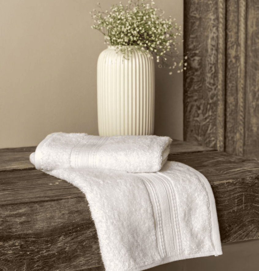 Manufacturer, Exporter, Importer, Supplier, Wholesaler, Retailer, Trader of Towel - 650gsm White in New Delhi, Delhi, India.